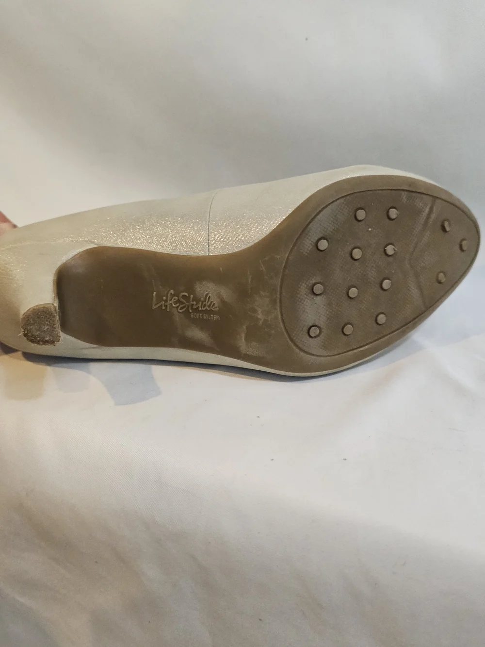 Life Stride Soft System Size 7W Champagne Shimmery Mid-Heel Pump
